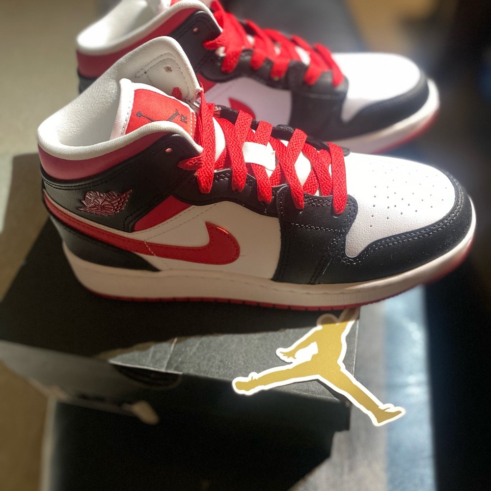 Air Jordan 1 Verry Berry size 3.5 (GS)
